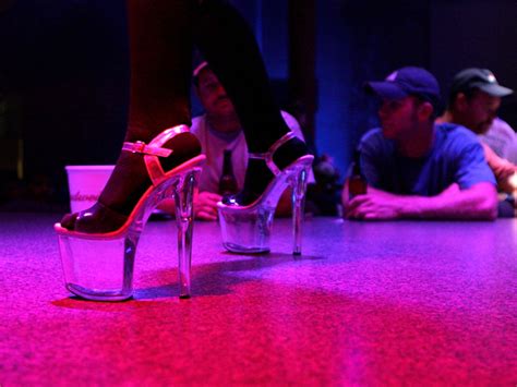 Striptease/Lapdance Find a prostitute Praga Poludnie